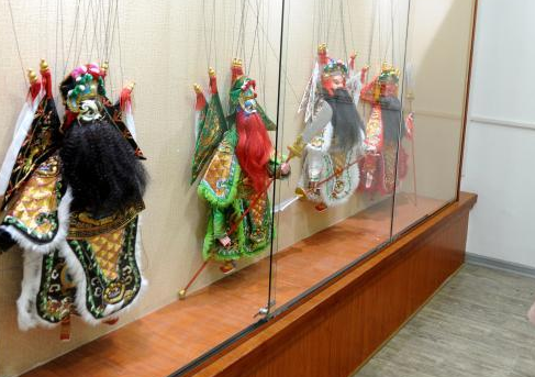 漳州木偶头雕刻非遗传承人杨亚州携作品在图书馆开展