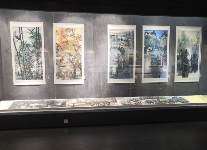 画家杨阳向马鞍山市捐赠书画艺术作品