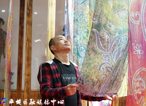 蜡染艺人杨正华获“贵州民族蜡染艺术大师”称号